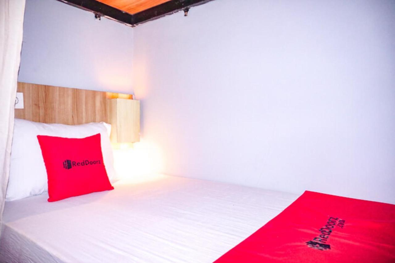 Reddoorz Hostel Near Ngurah Rai Airport Kuta Кута Экстерьер фото