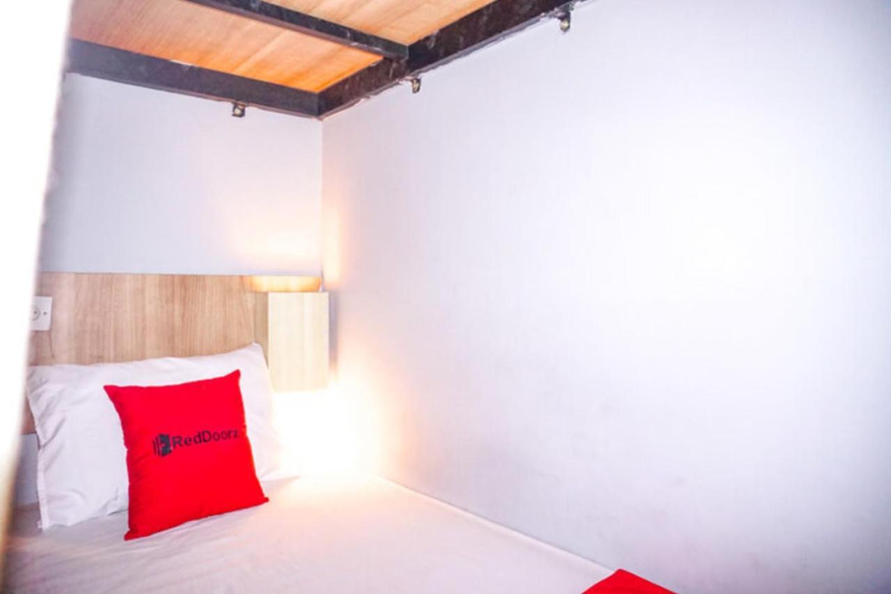 Reddoorz Hostel Near Ngurah Rai Airport Kuta Кута Экстерьер фото