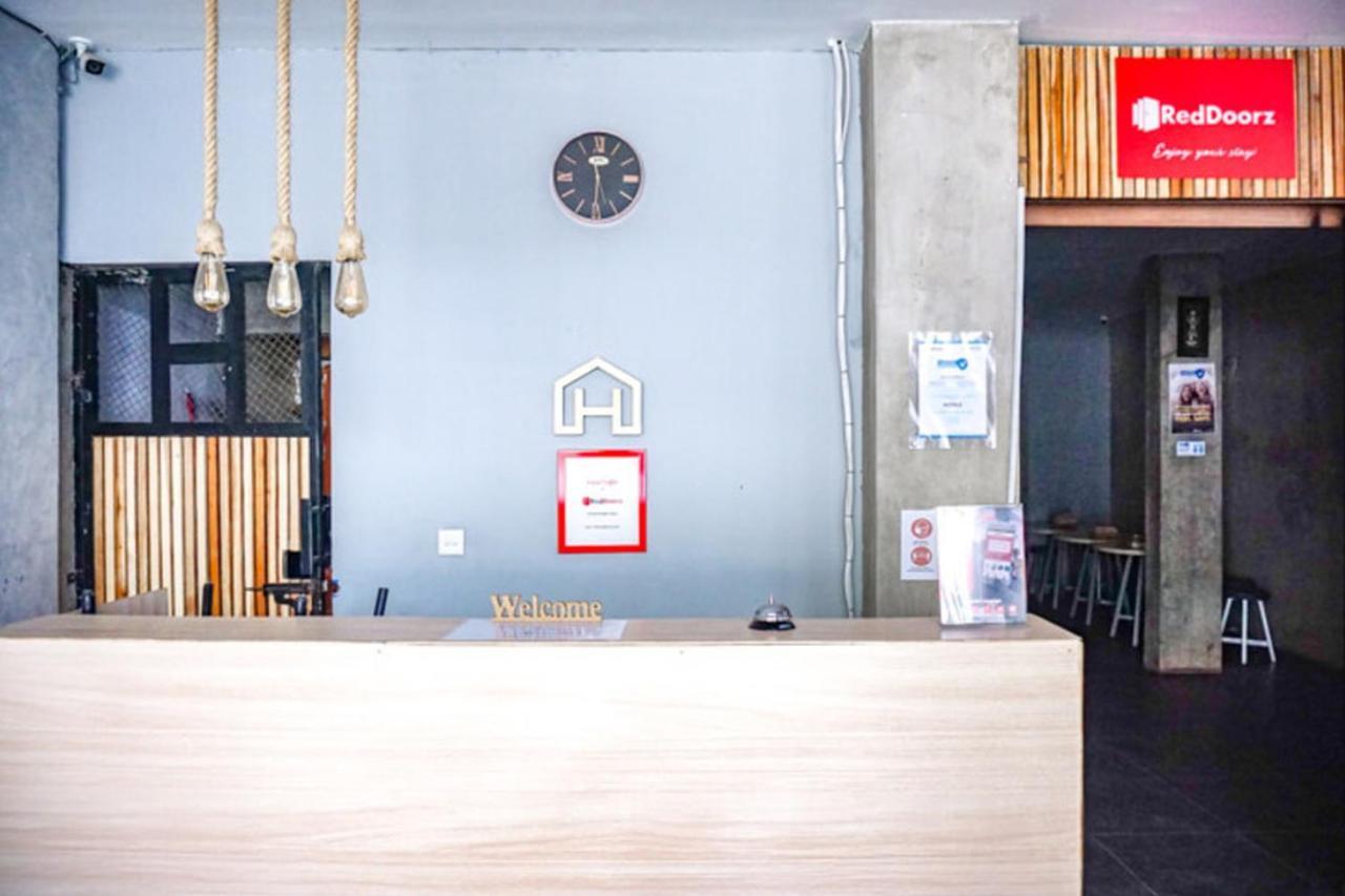 Reddoorz Hostel Near Ngurah Rai Airport Kuta Кута Экстерьер фото
